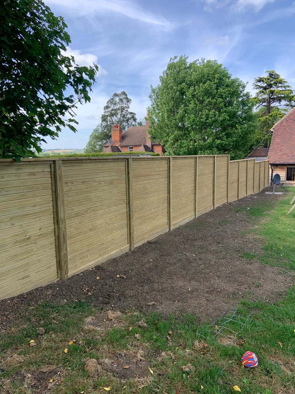 This is a photo of an acoustic fence installed by Fast Fix Fencing Edenbridge